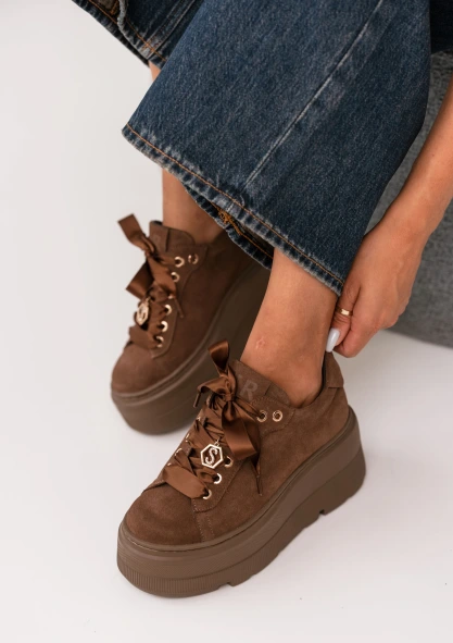 Sneakers: Încălțăminte Pentru Orice Ocazie